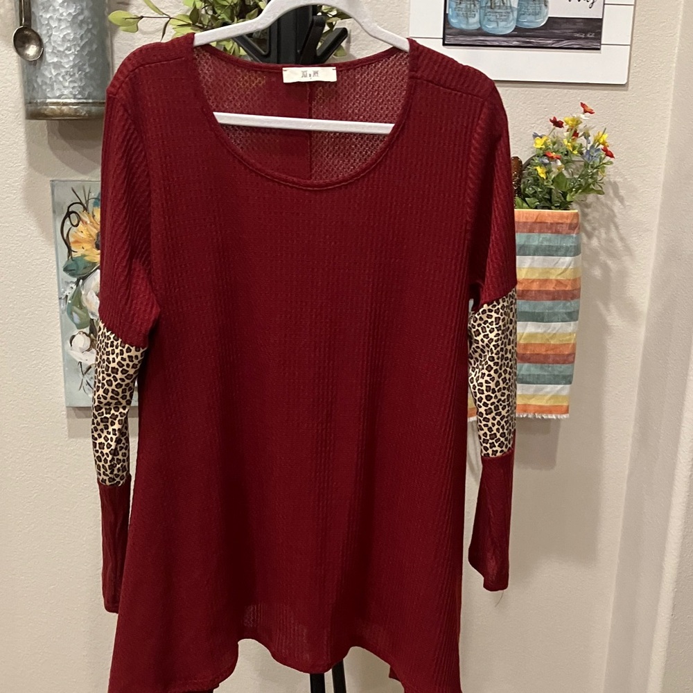 Chic Burgundy Long Sleeve Top with Leopard Details swing hem